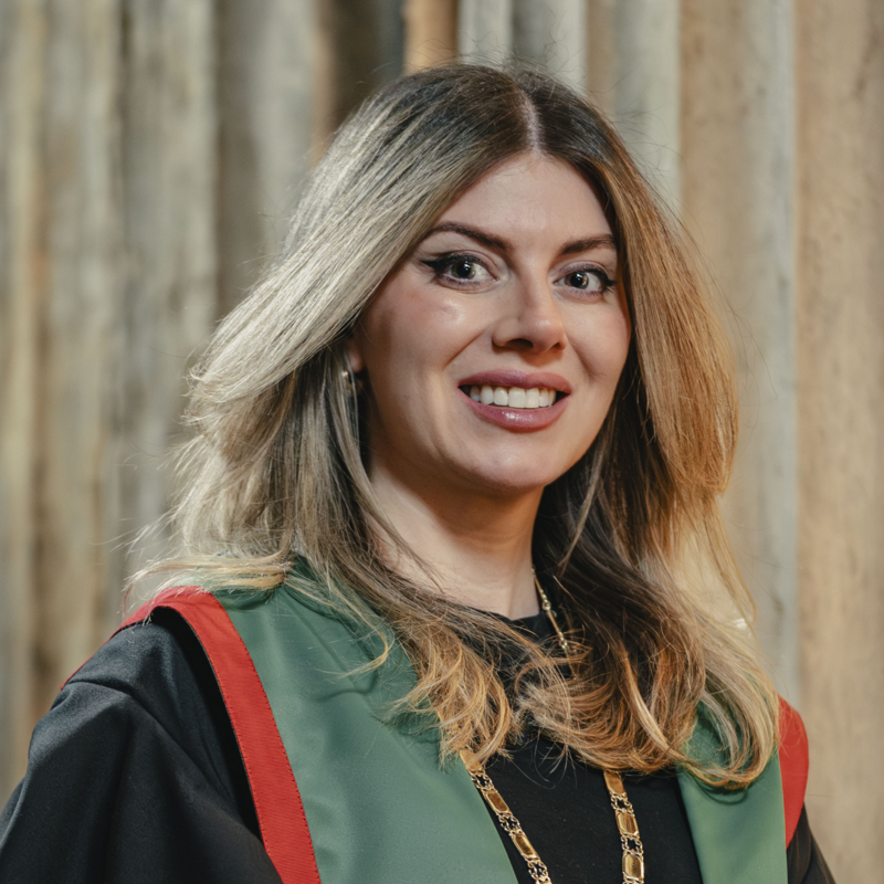 Vicki greig headshot